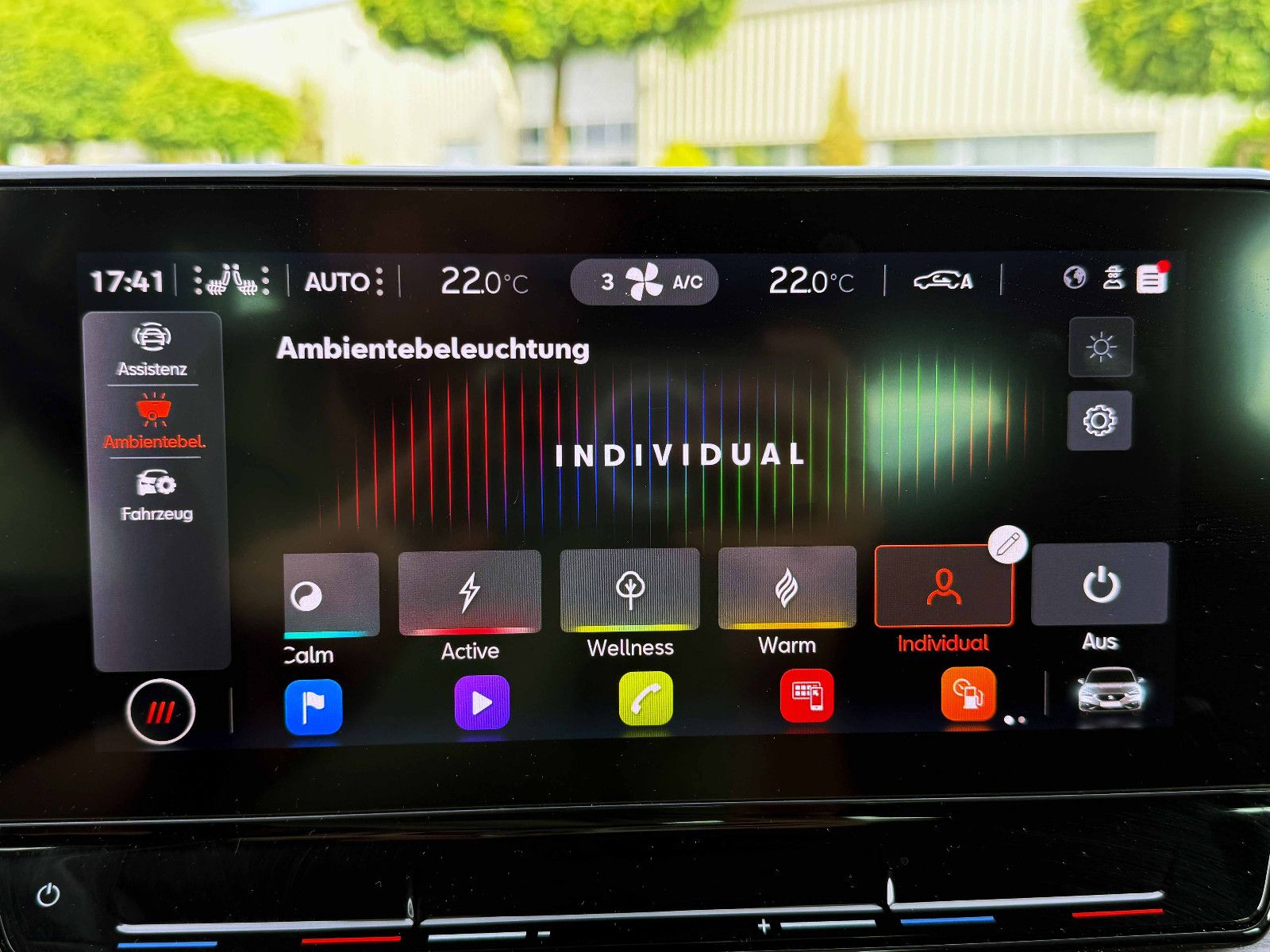 Fahrzeugabbildung SEAT Leon Xcellence 1.5TSI LED ACC KAM PDC AHK SHZ BT
