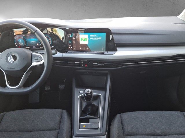 Fahrzeugabbildung Volkswagen Golf VIII TSI LED Navi AID ACC RFK SH LM