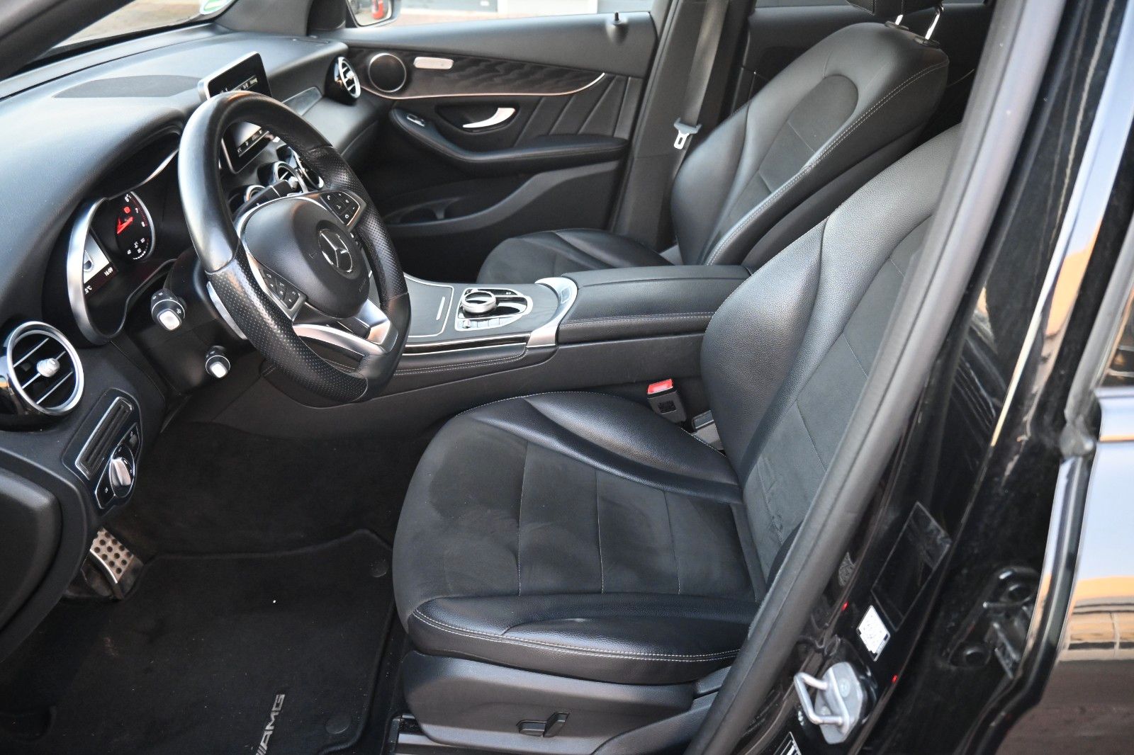 Fahrzeugabbildung Mercedes-Benz GLC 300 GLC Coupe 4Matic*AMG Line*LED*