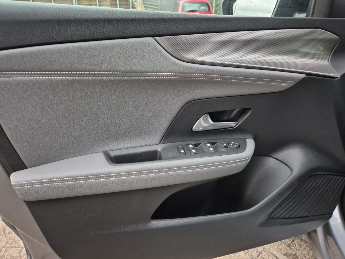 Fahrzeugabbildung Opel Mokka Elegance Digitales Cockpit LED Apple CarPl