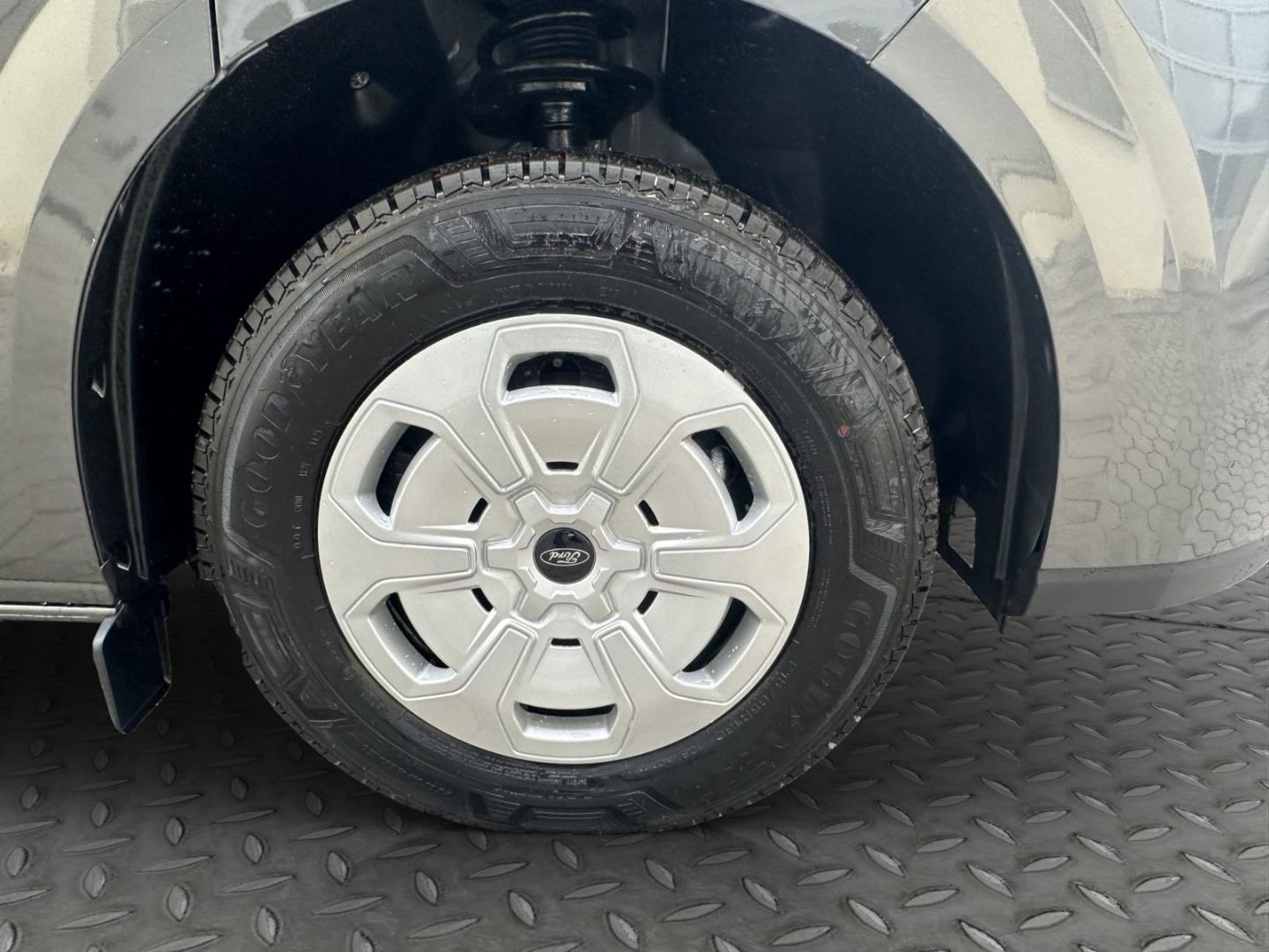 Fahrzeugabbildung Ford Transit Custom 320 L2 FWD StandHZG AHK Navi LED