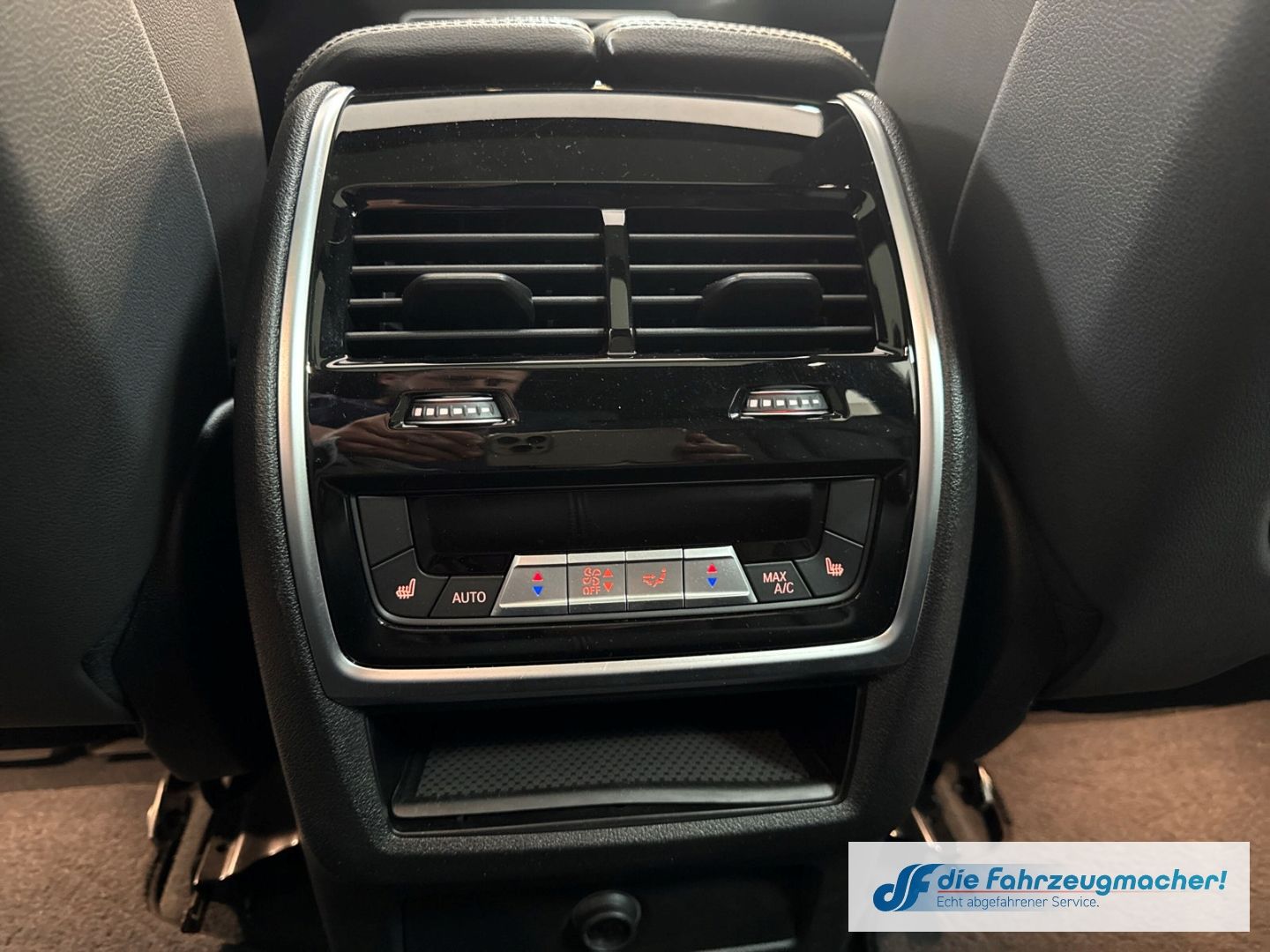 Fahrzeugabbildung BMW X5 xDrive 45 e xLine Park-Assistent Luftfederung