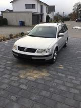 Volkswagen VW Passat, Kombi, Benzin 1,8 l - Volkswagen Passat aus 1998: Kombi