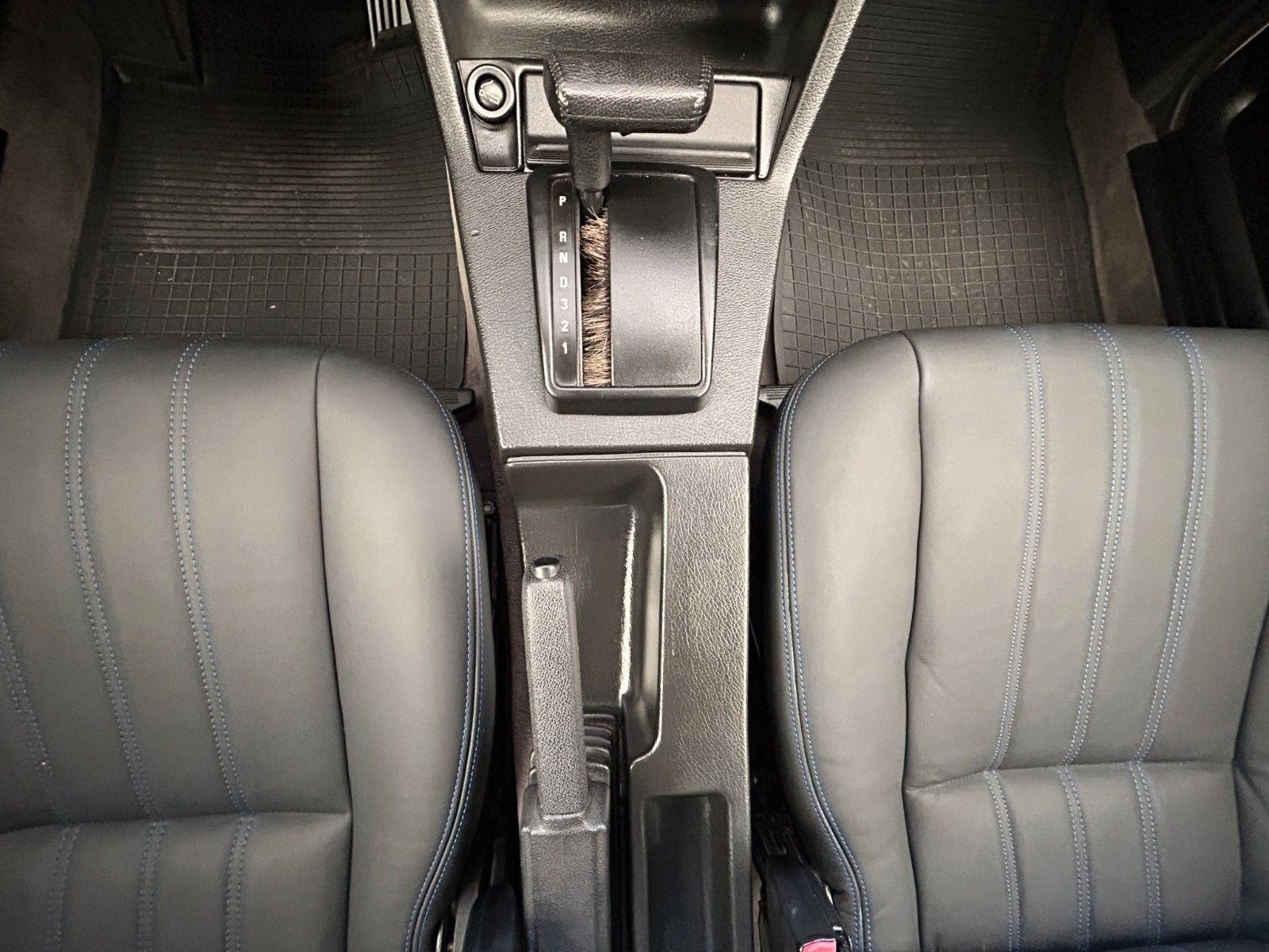 Fahrzeugabbildung BMW 320i E30/Automatik/Leder/H-Zulassung
