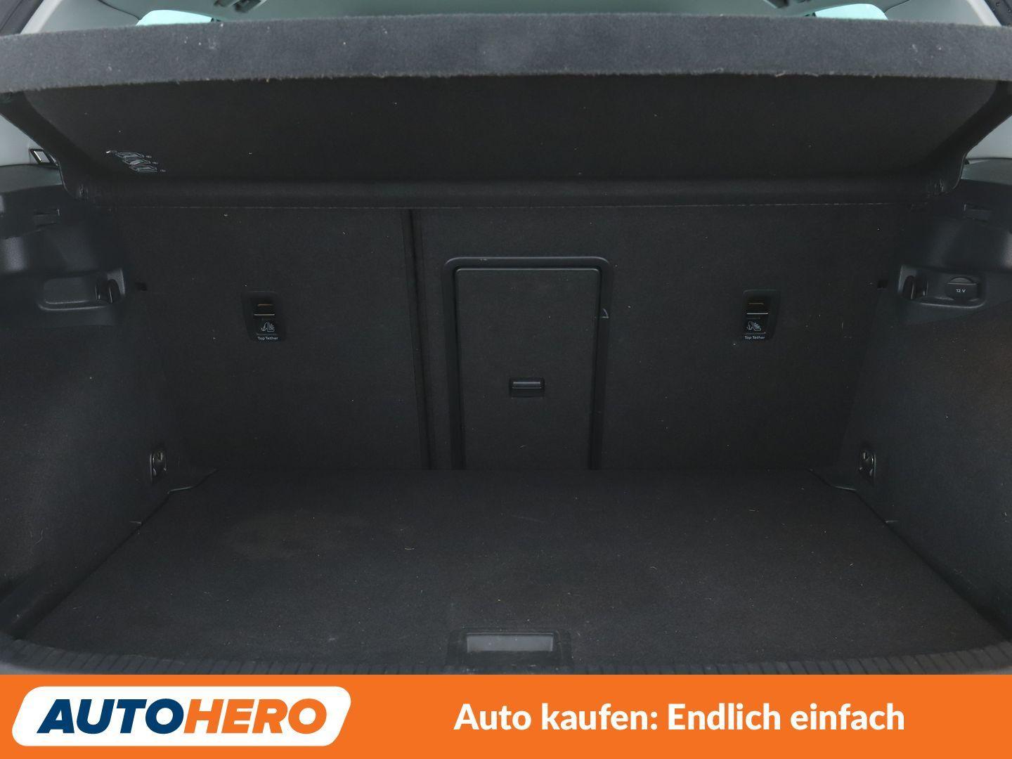 Volkswagen Golf VII 1.2 TSI Lounge Aut.*NAV*BI-XENON*TEMPO*