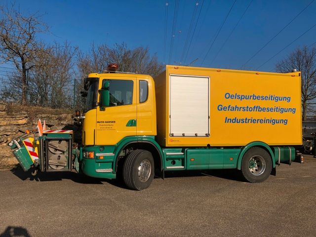 Scania Ölspurbeseitigungsmaschine Brechtel K6