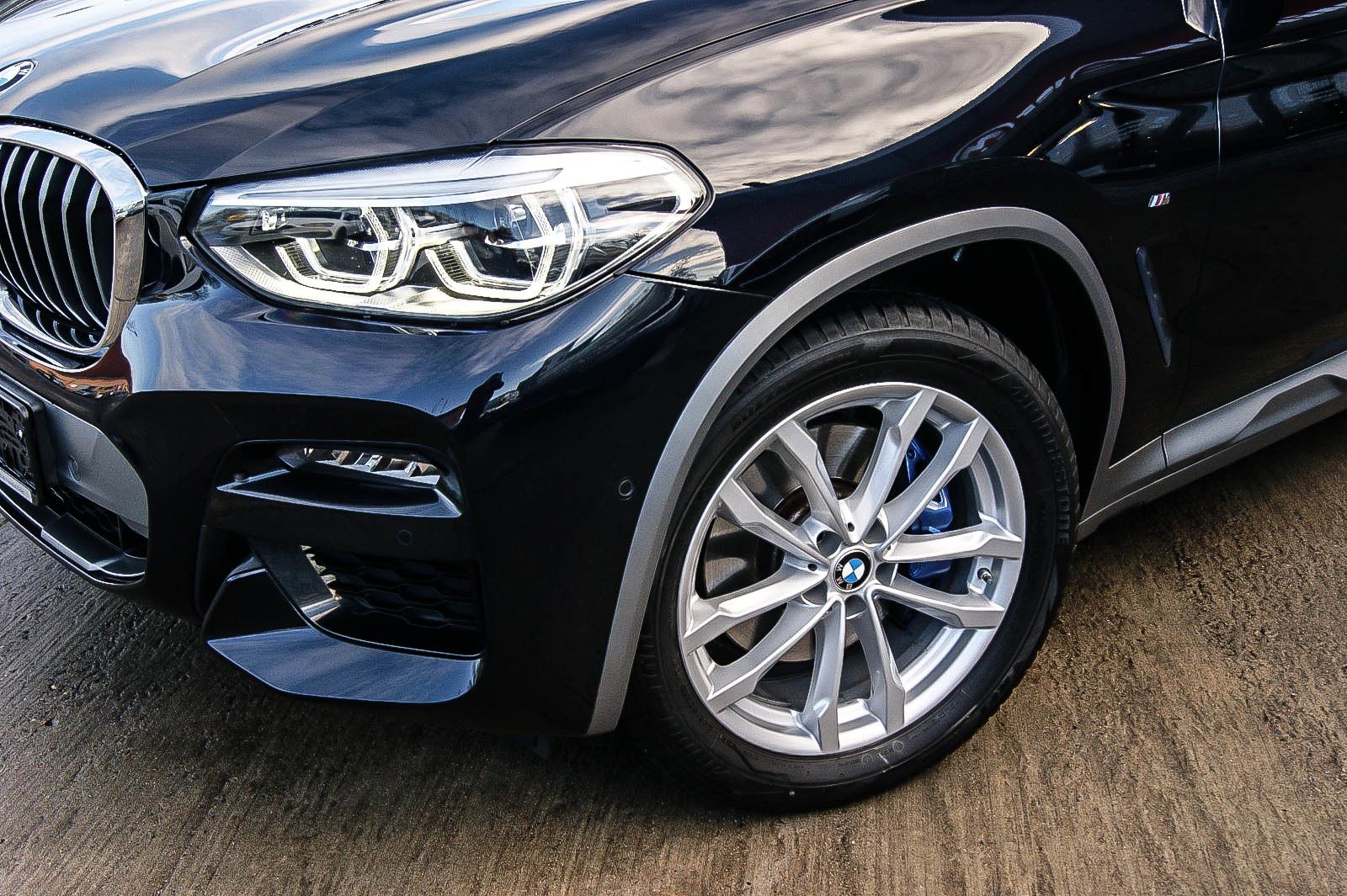 Fahrzeugabbildung BMW X4 xDrive 20 d M Sport X HUD ANHZV STHZG PANO