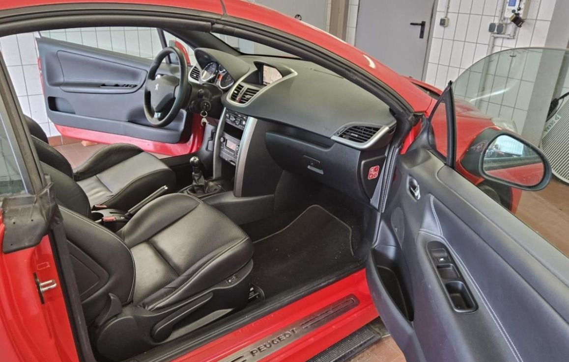 Fahrzeugabbildung Peugeot 207 CC 1.6 Roland Garros LEDER NAVIGATION 1.HAND