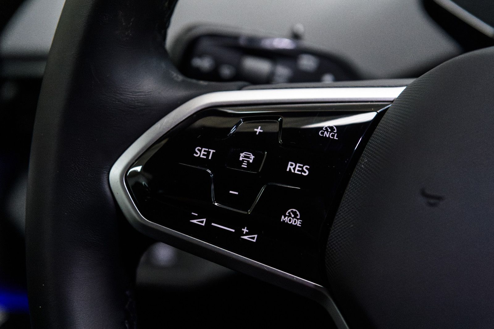 Fahrzeugabbildung Volkswagen ID.4 Pro IQ-LED+AHK+360°KAM+KEYLESS+WÄRMEP+DCC