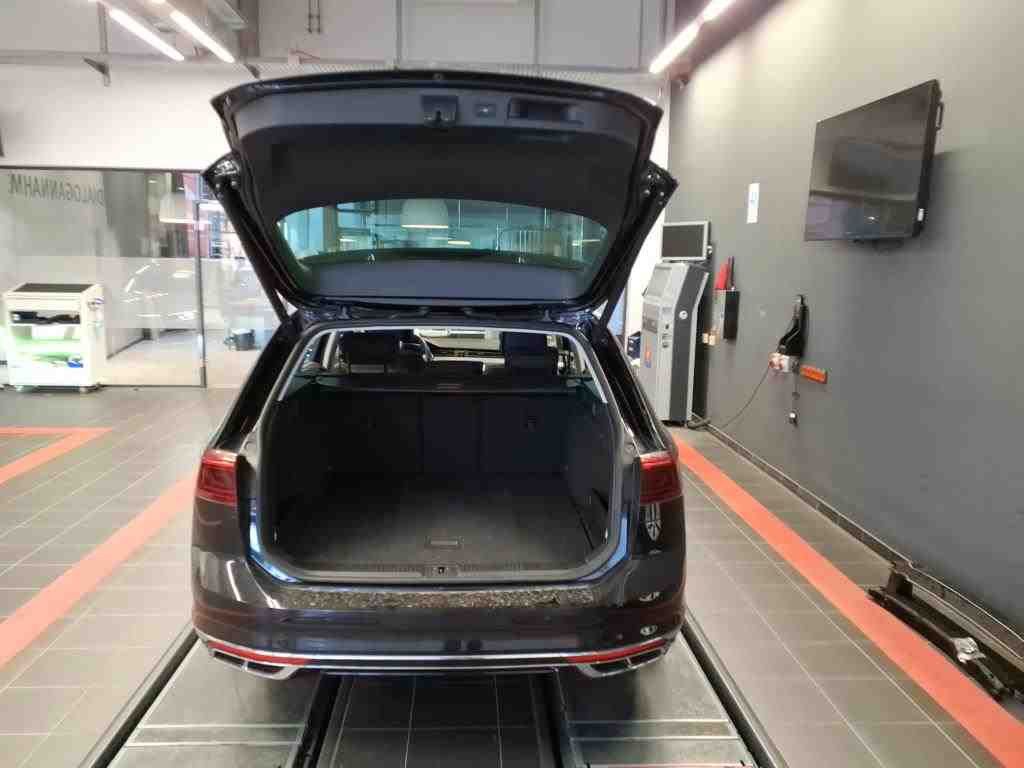 Volkswagen Passat Variant - Bild 11