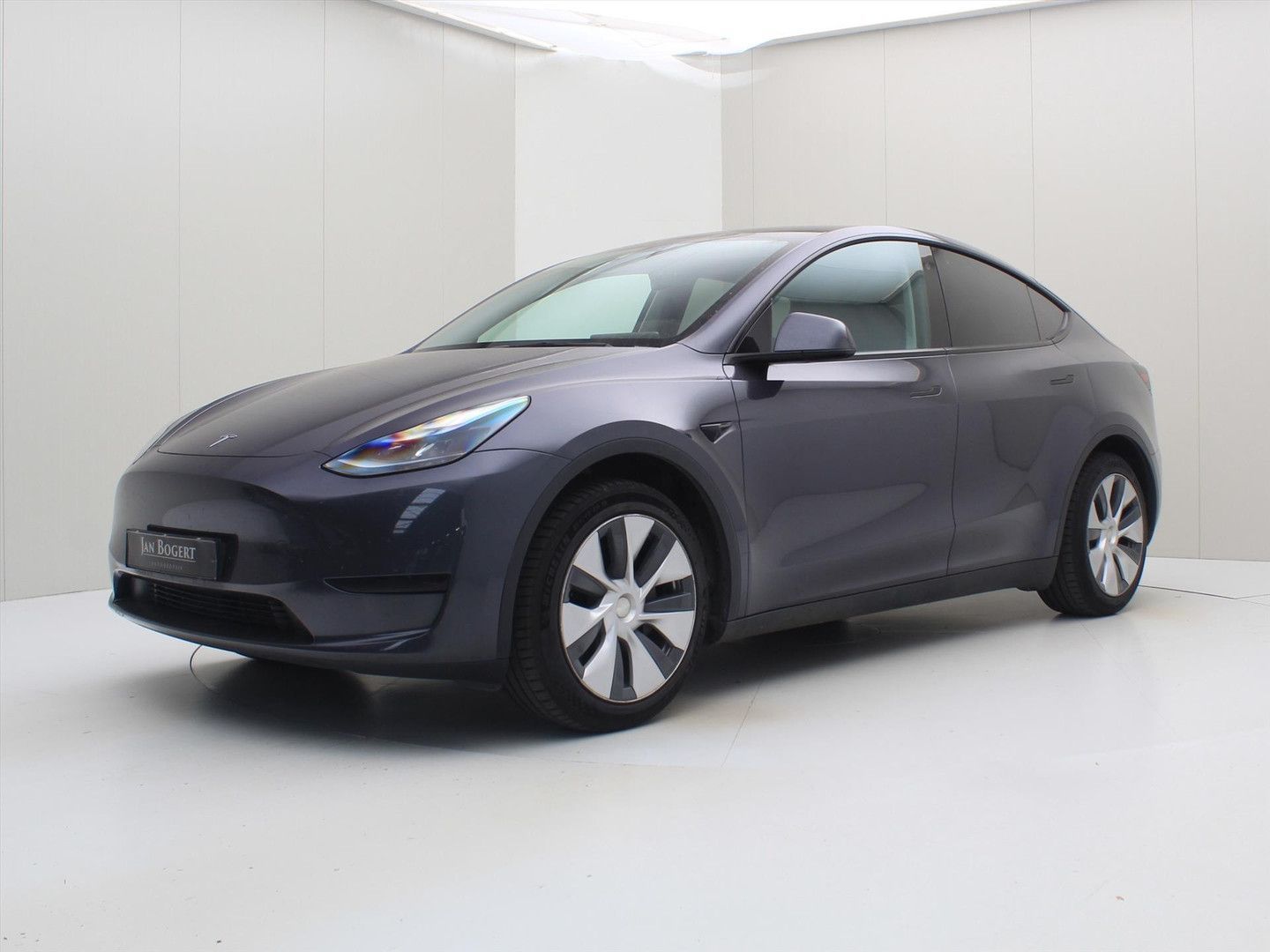 Tesla Model Y Standard RWD Plus 351pk AMD RYZEN [ LFP