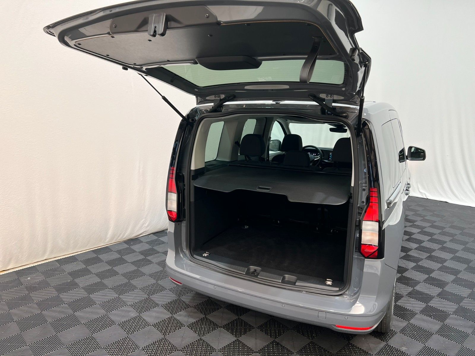 Fahrzeugabbildung Volkswagen Caddy 1.5 TSI /DSG/ACC/PDCh./Winterpaket