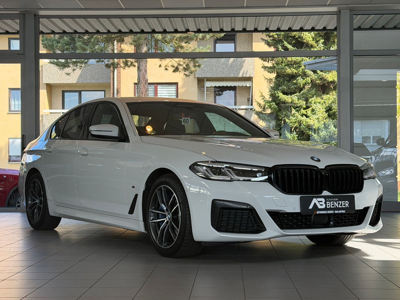 Fahrzeugabbildung BMW 530 d XDriveM Sport/M-PAKET/HARMAN-KARDON/AMBIE