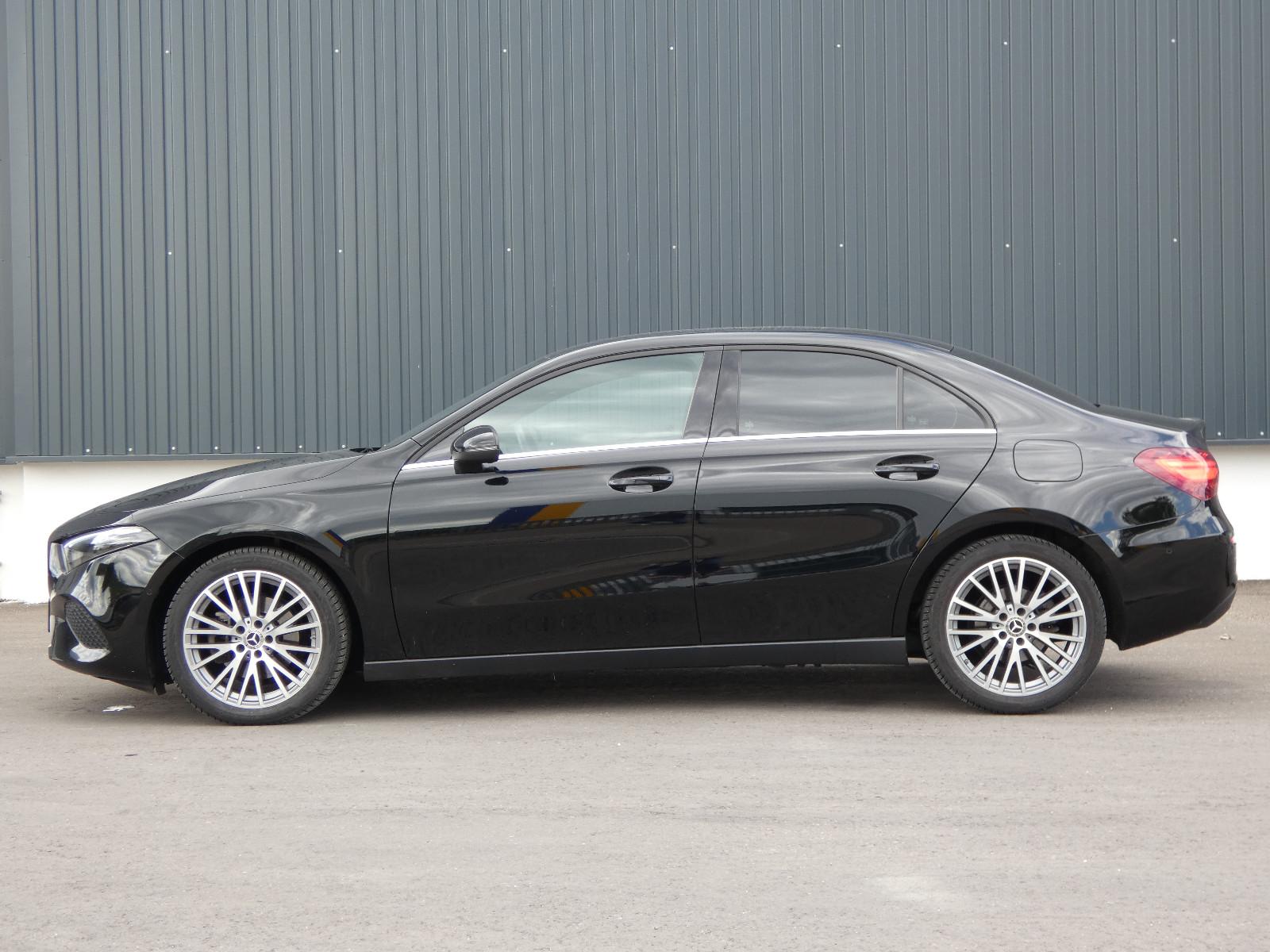 Mercedes-Benz A 180 d Lim 8G DCT LED Navi Teilleder Kamera 18"