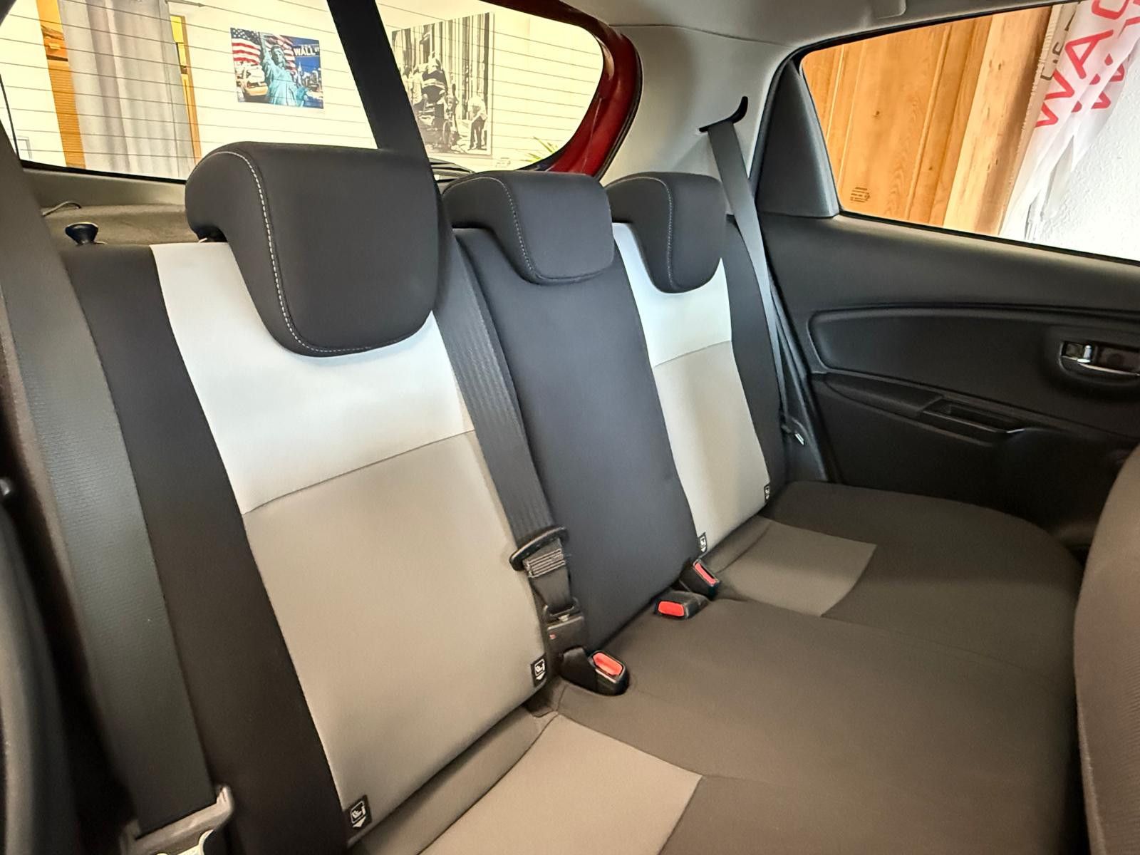 Fahrzeugabbildung Toyota Yaris Hybrid Team D /WENIG KM/SCHECKHEFT/KAMERA