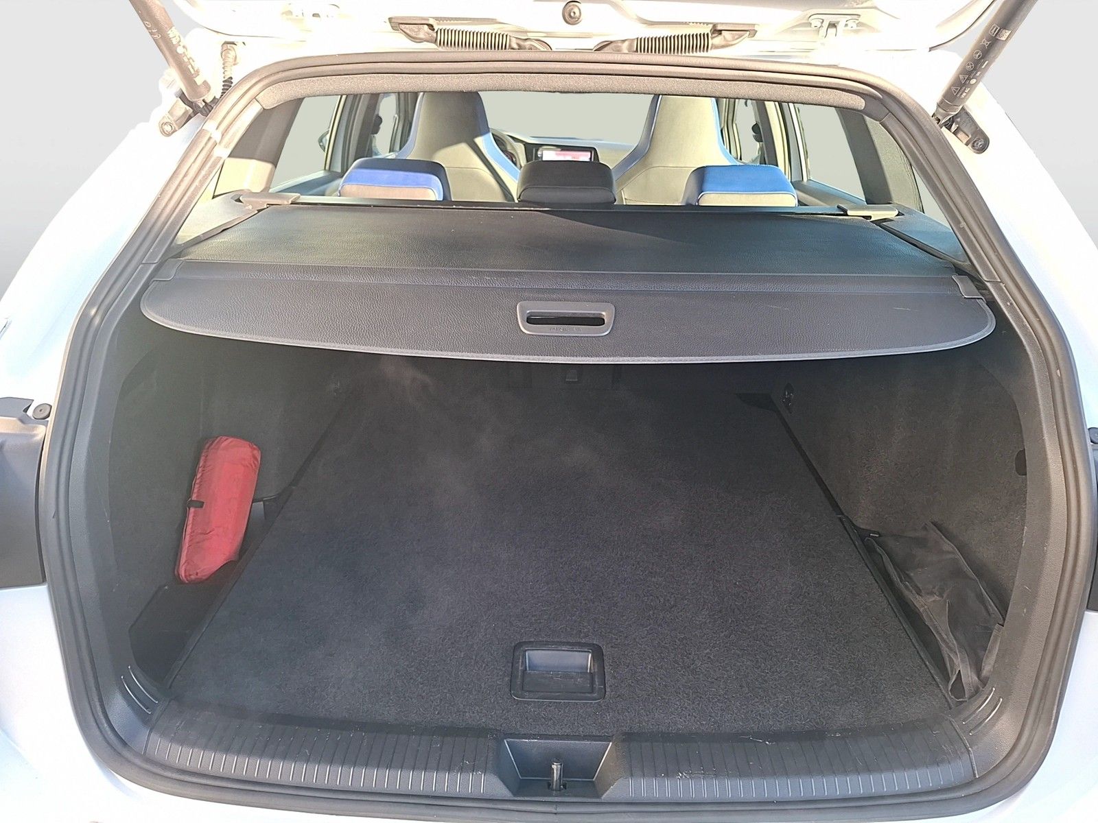 Fahrzeugabbildung Volkswagen Golf VIII Variant R DSG 4M Matrix Navi AID ACC R