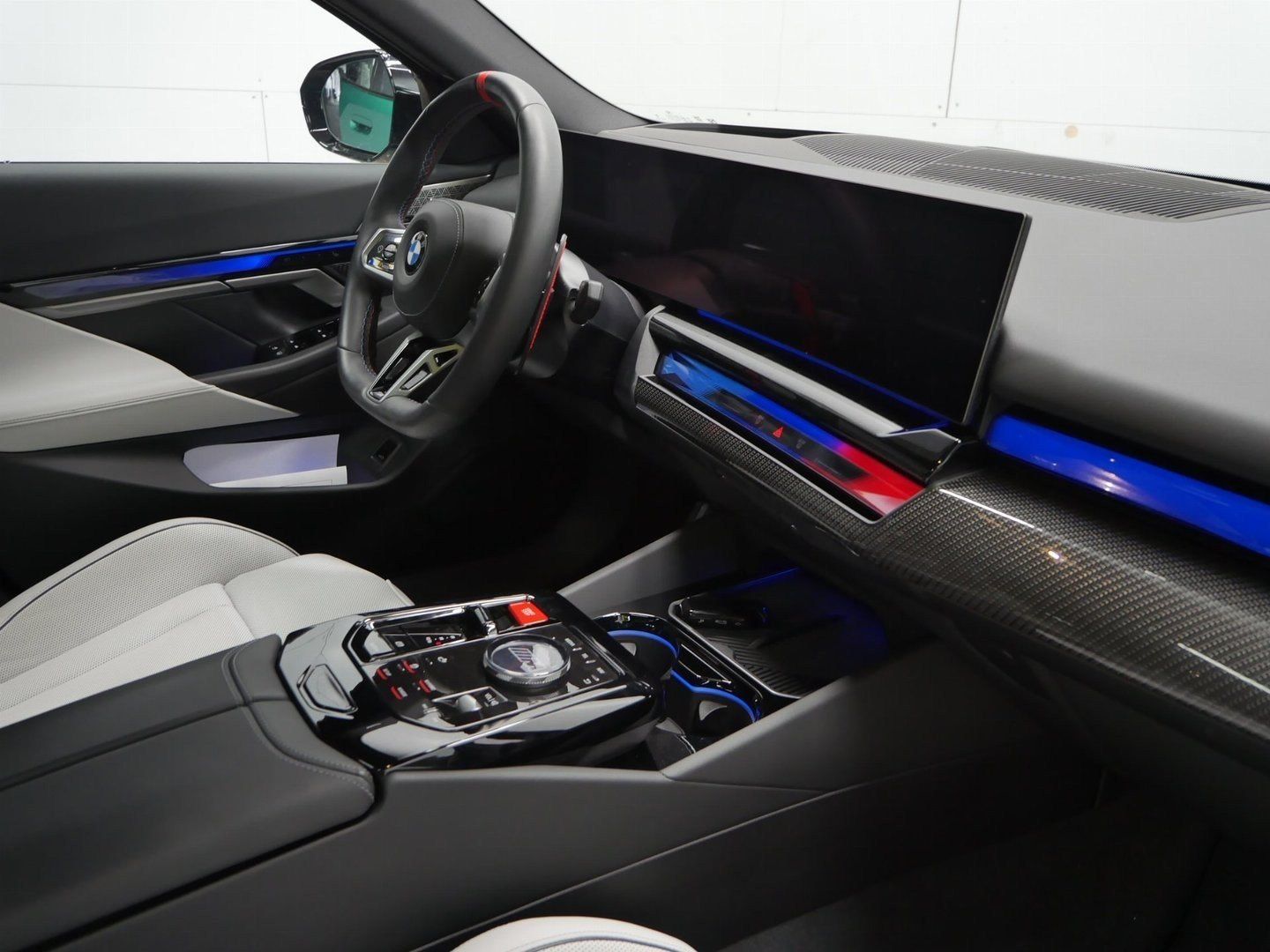 Fahrzeugabbildung BMW M5 Limousine |Sitzbelüftung vorne |Lenkradheizun