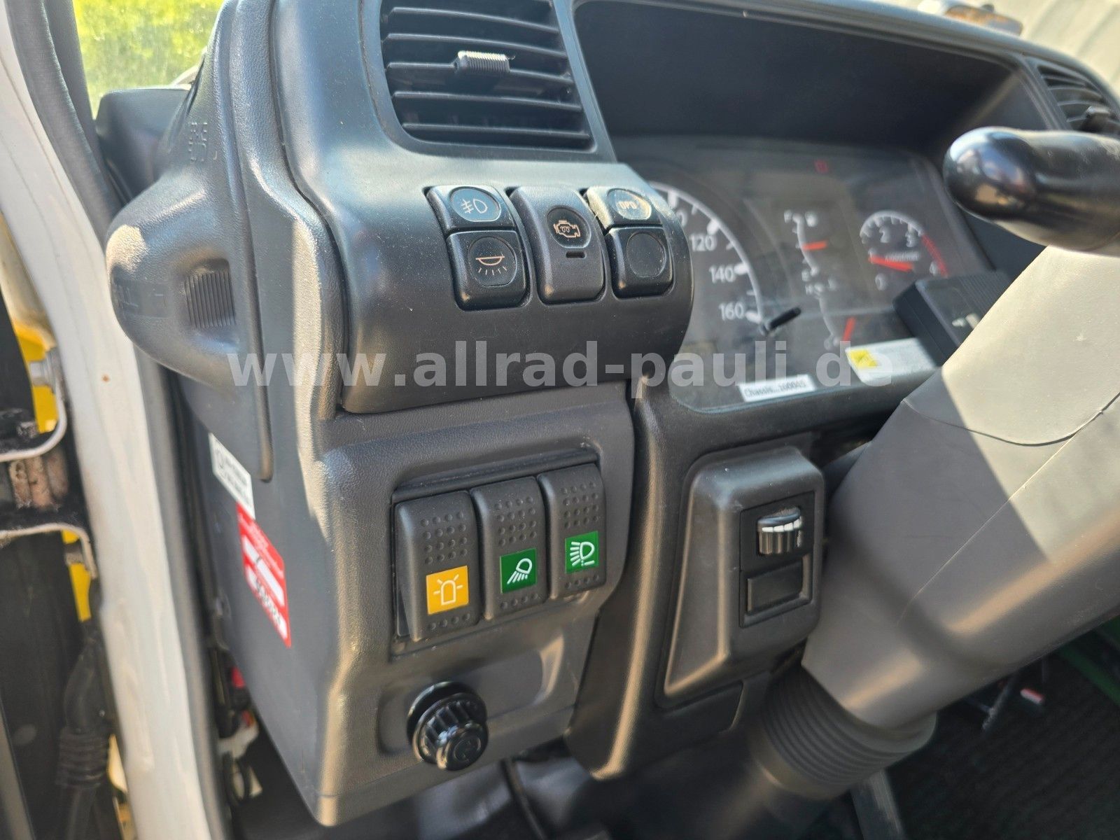 Isuzu N-Serie NPR85P - Schlepper | Schiebeplateau