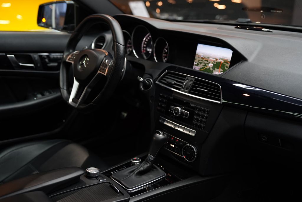 MERCEDES-BENZ C 63 AMG Coupe*H&K*PANO*LEDER*LED*MEMORY*DISTRON MERCEDES-BENZ C 63 AMG Coupe*H&K*PANO*LEDER*LED*MEMORY*DISTRON