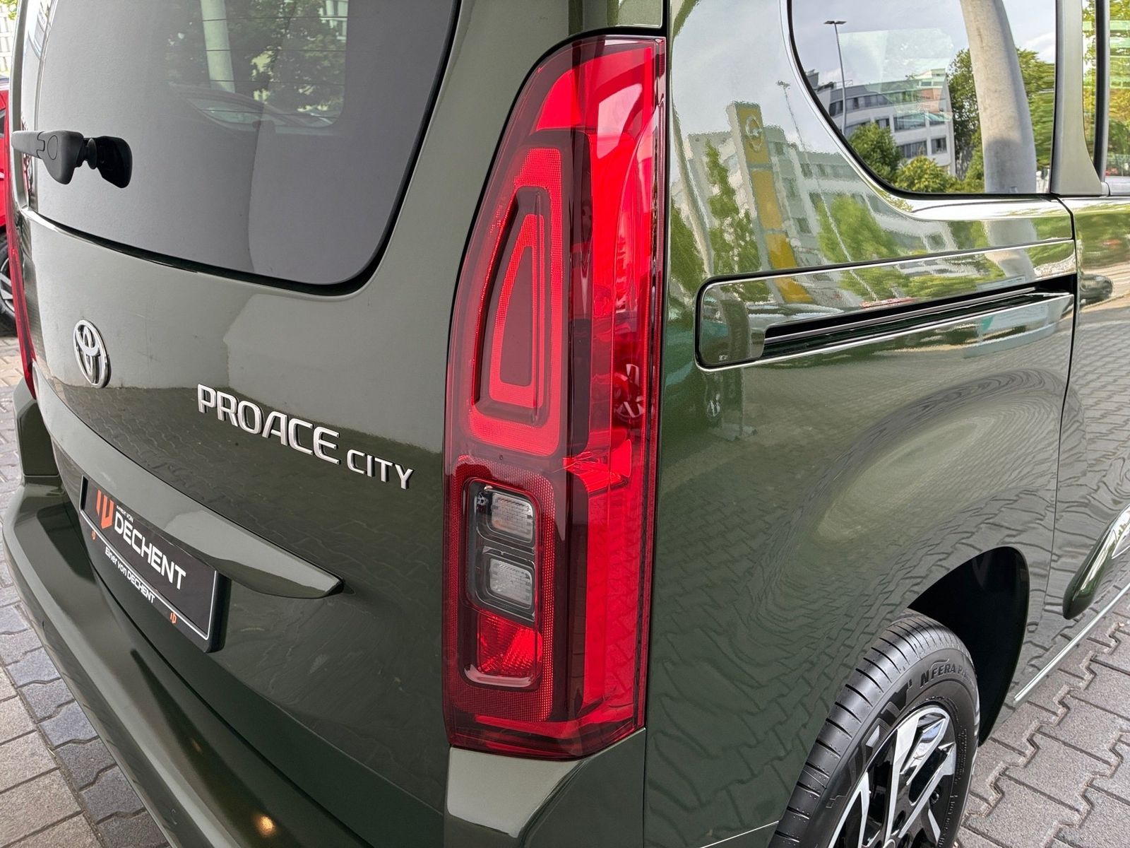 Fahrzeugabbildung Toyota Proace City Verso 1.2 L1 Teamplayer Kamera,LED