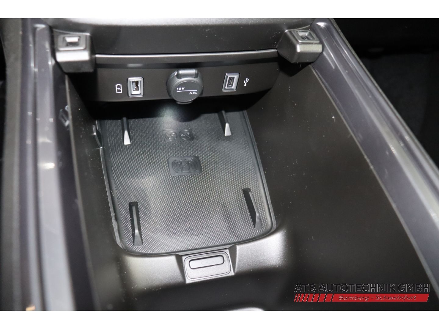 Fahrzeugabbildung Abarth 600e Scorpionissima 280 PS Navi LED PDCv+h Totwi