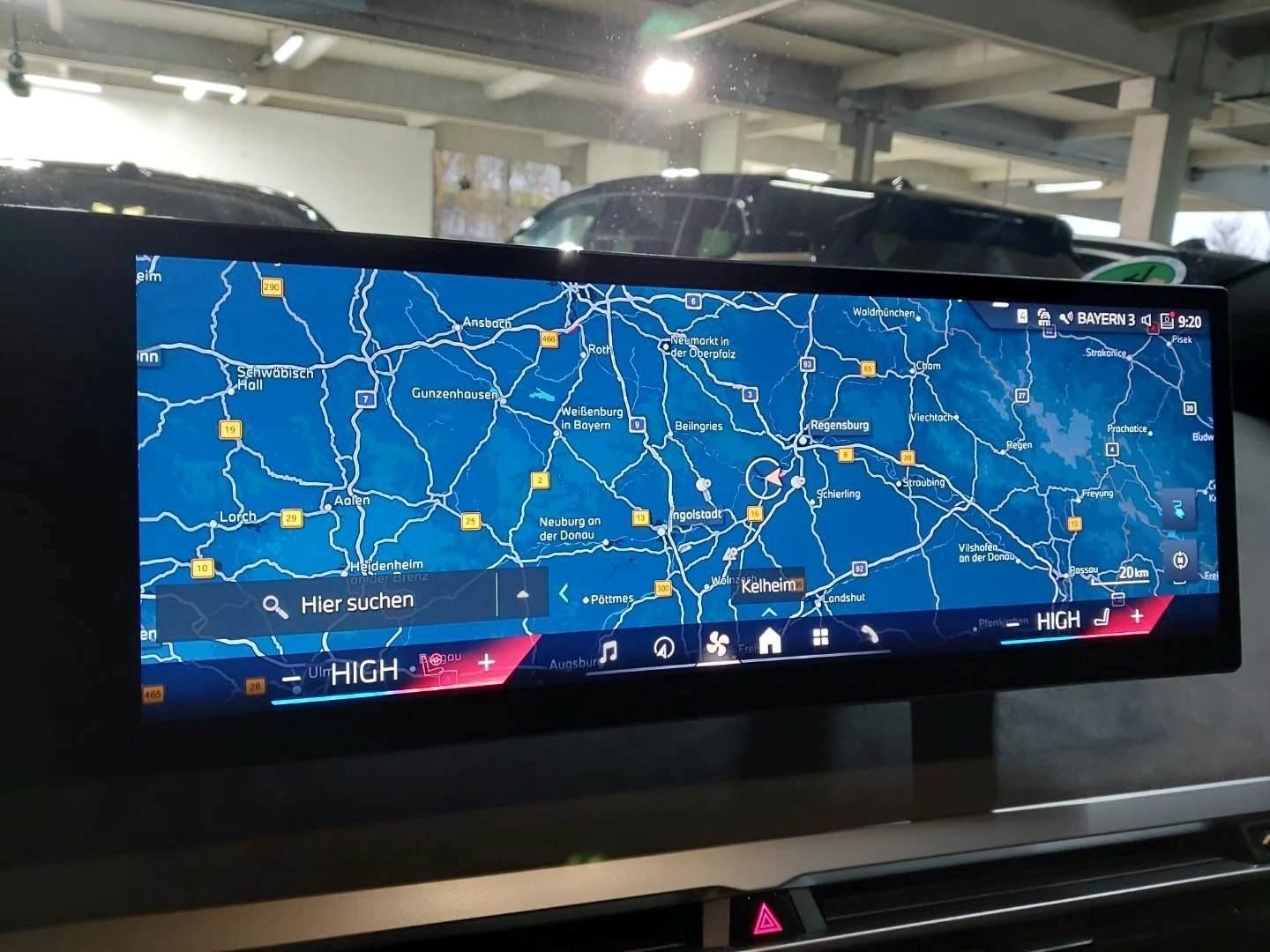 Fahrzeugabbildung BMW iX xDrive60 |M Sportpaket| B&W| Sitzbelüftung vo