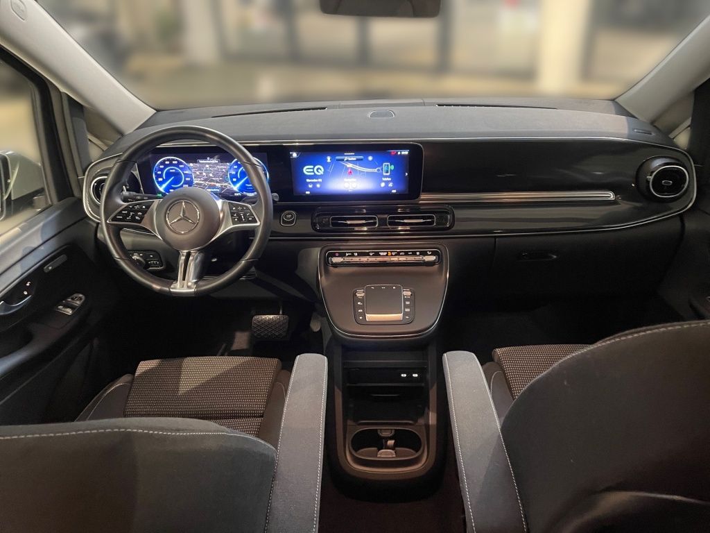 Fahrzeugabbildung Mercedes-Benz EQV 300 lang Nav Distronic Sitzhzg PTS RFK Vorkl