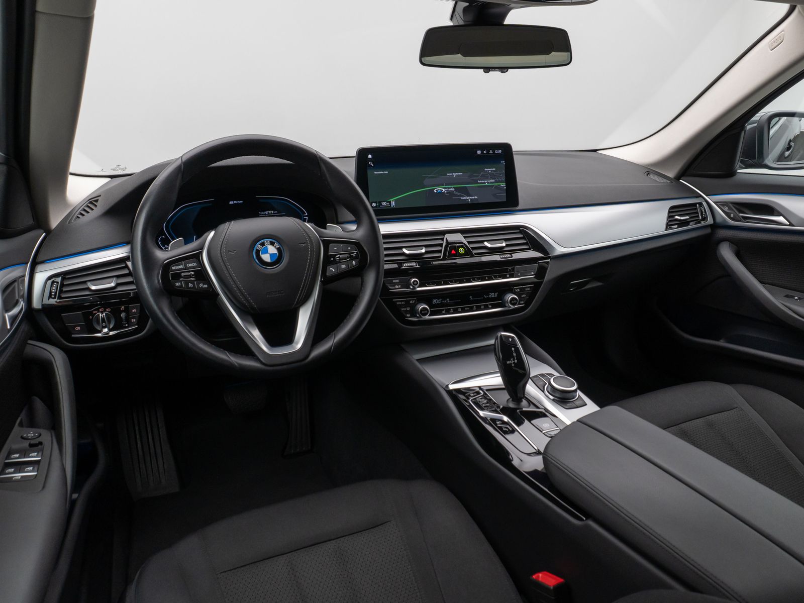 Fahrzeugabbildung BMW 530e HUD DAB HiFi CockPitPro PDC Komfort Alarm