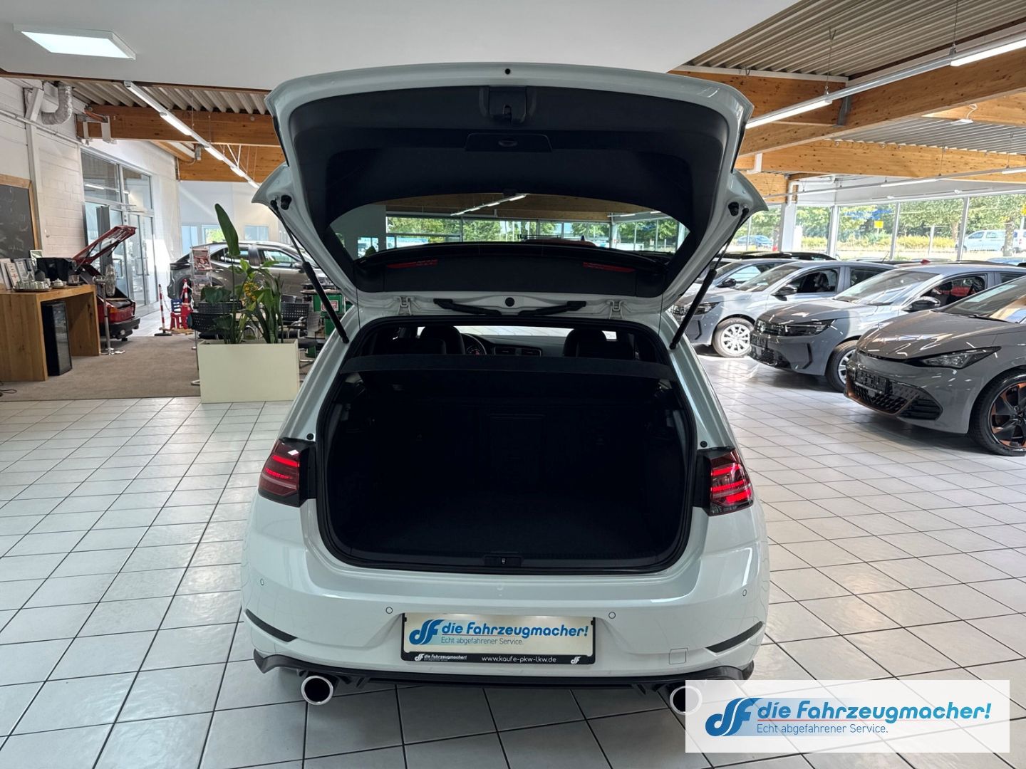 Fahrzeugabbildung Volkswagen Golf VII GTI DSG TOP-Panodach Navi VOLL-LED ACC