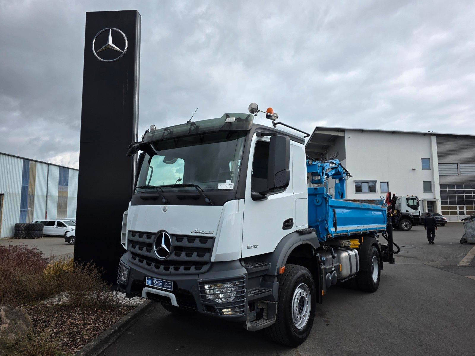 Fahrzeugabbildung Mercedes-Benz Arocs 1832 KK 4x2 Kran MKG HLK 116 A3 Funk