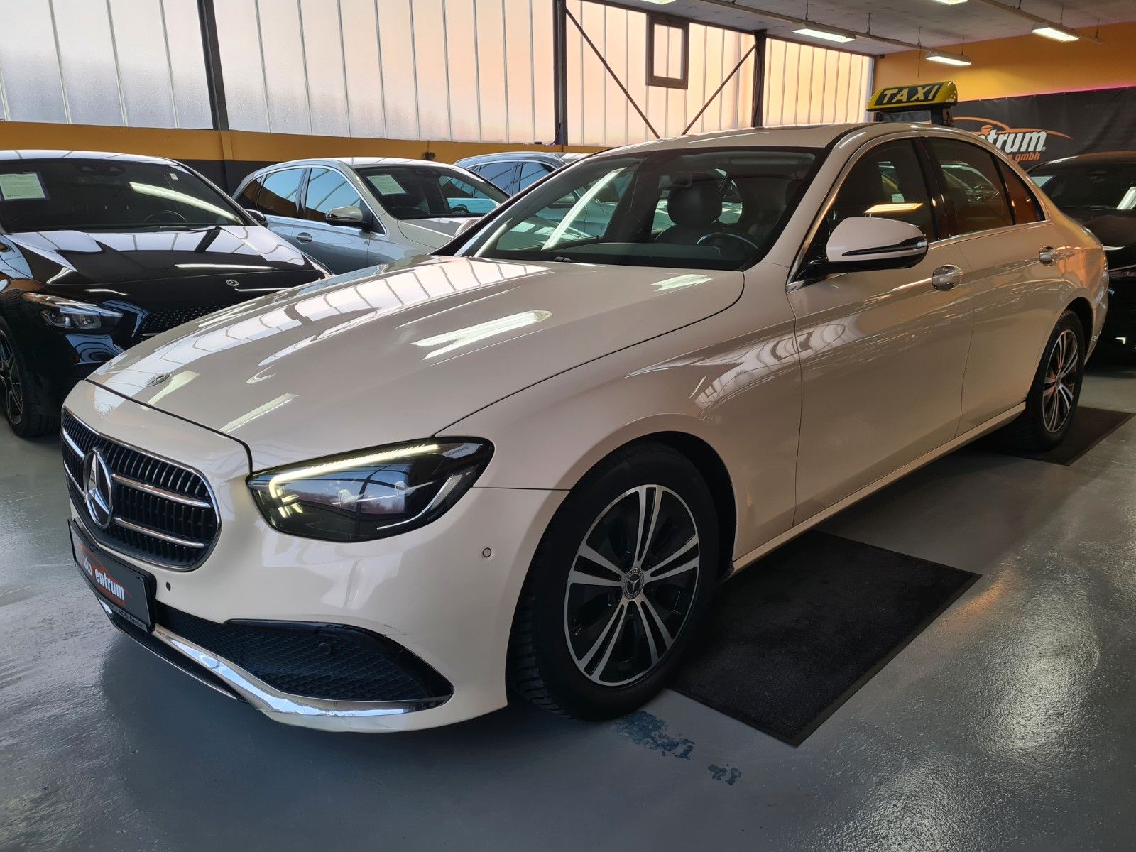 MERCEDES-BENZ E 200d 9G Taxi*eSD*Navi*LED*PDCv+h*RFK*Taxameter