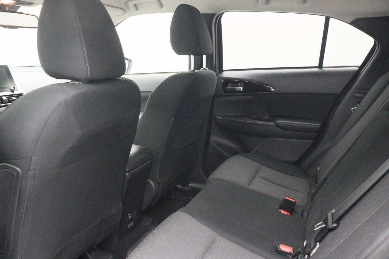 Fahrzeugabbildung Mitsubishi Eclipse Cross Plug-in Hybrid 2.4 Basis 4WD