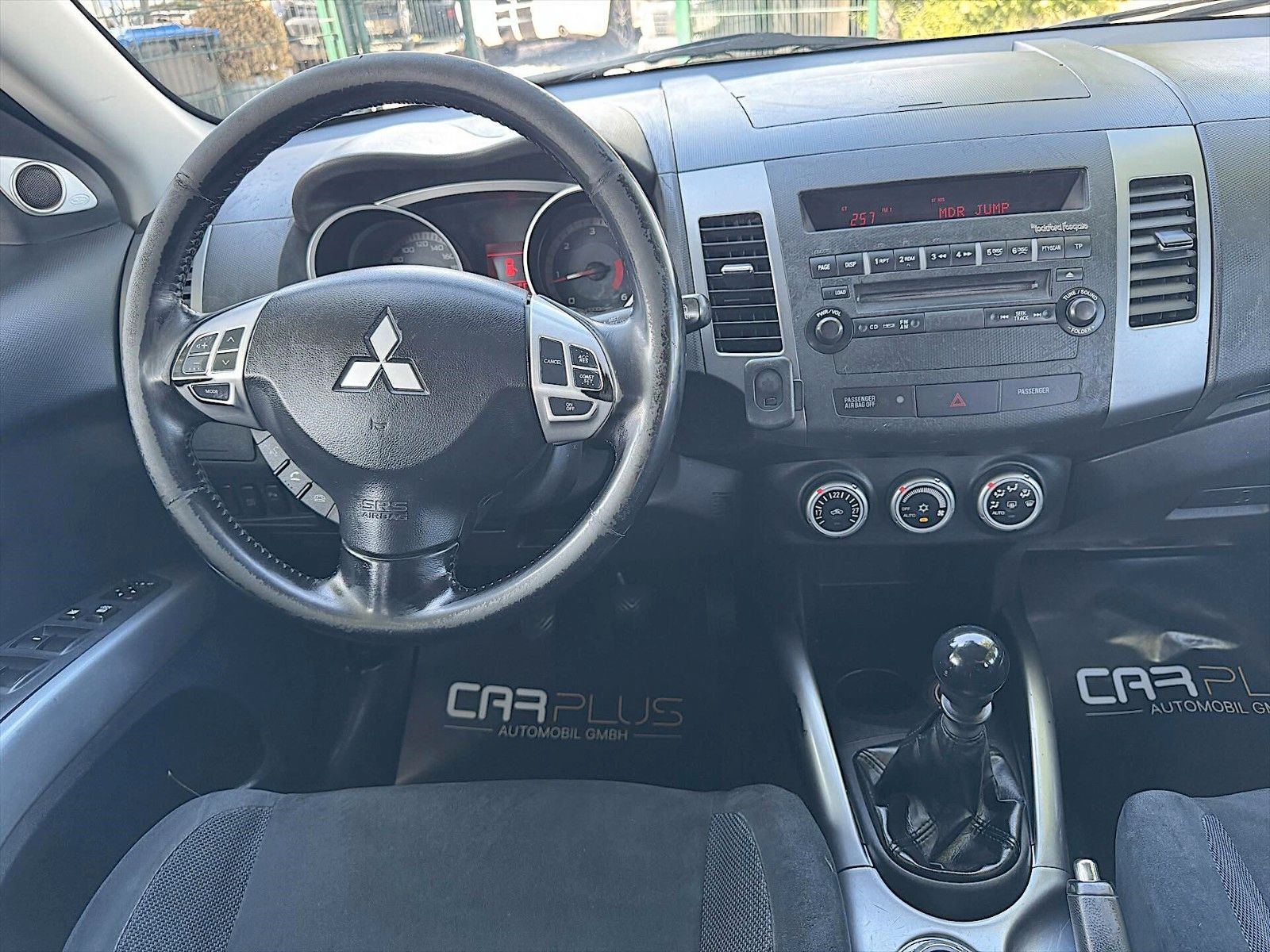 Fahrzeugabbildung Mitsubishi Outlander 2.2 DI-D Intense 4x4 4WD *7 Sitze*