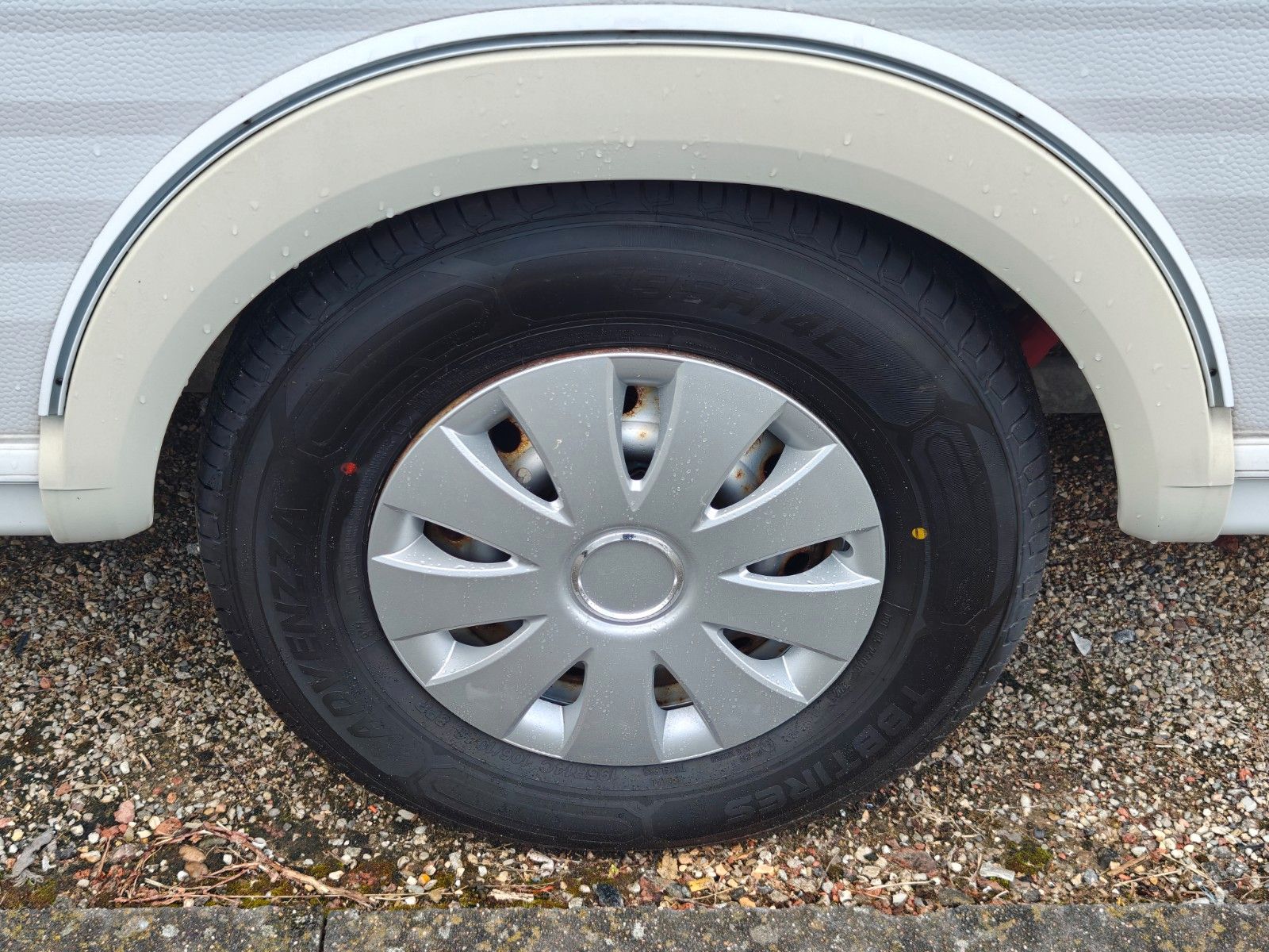 Fahrzeugabbildung Bürstner Averso Plus 510 TK - Garagenklappe -