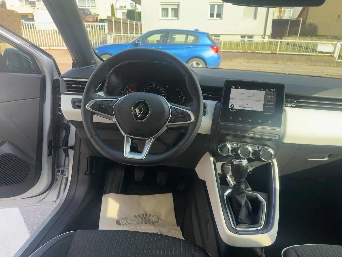 Fahrzeugabbildung Renault Clio TECHNO TCE 140 KAMERA SZH NAVI