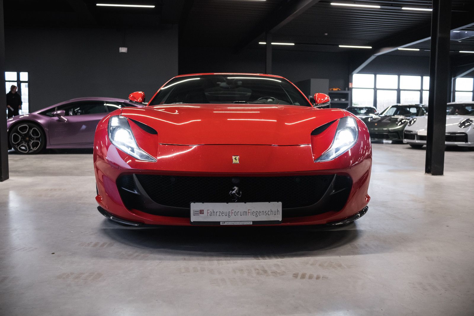 Fahrzeugabbildung Ferrari 812 Superfast-Karbon-Lift-Kameras-Beif.-Display