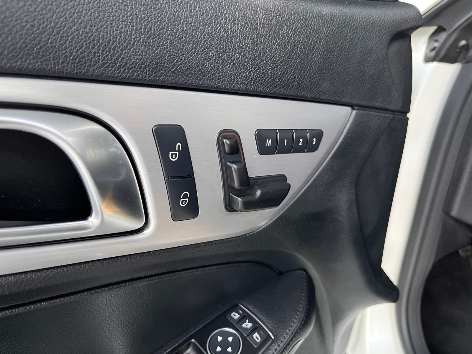 Fahrzeugabbildung Mercedes-Benz SLK 350 BlueEfficiency XENON MEMORY