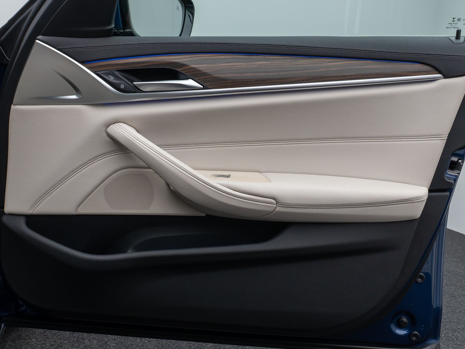 Fahrzeugabbildung BMW 530d Luxury Line Panorama Kamera HUD DAB Sport