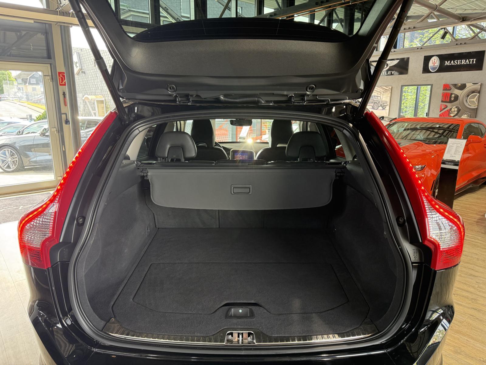 Volvo XC60 Summum 2WD*KAMERA*NAVI*LEDER*
