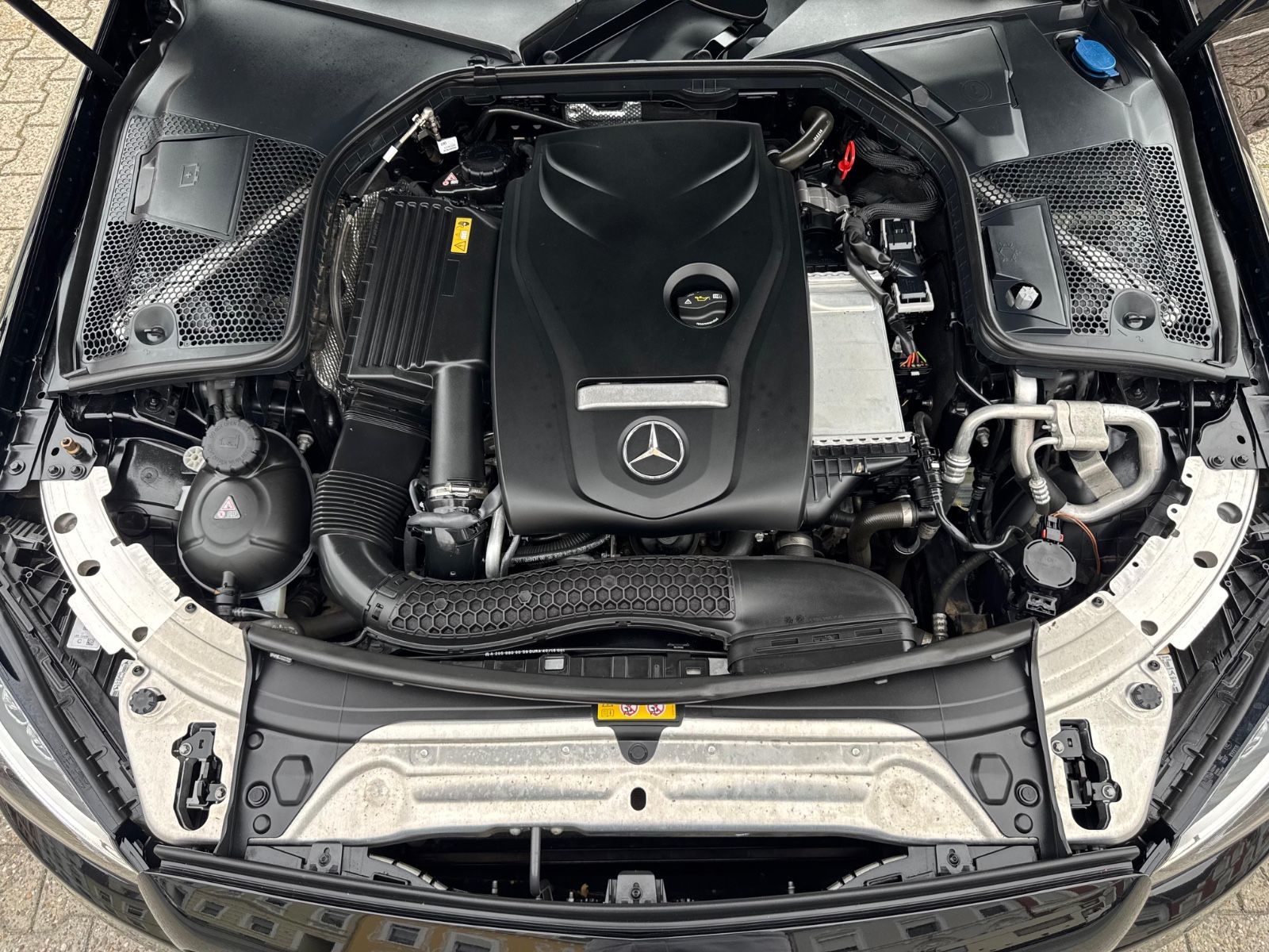 Fahrzeugabbildung Mercedes-Benz C 180 T AMG LINE BURMESTER AHK KAMERA LED