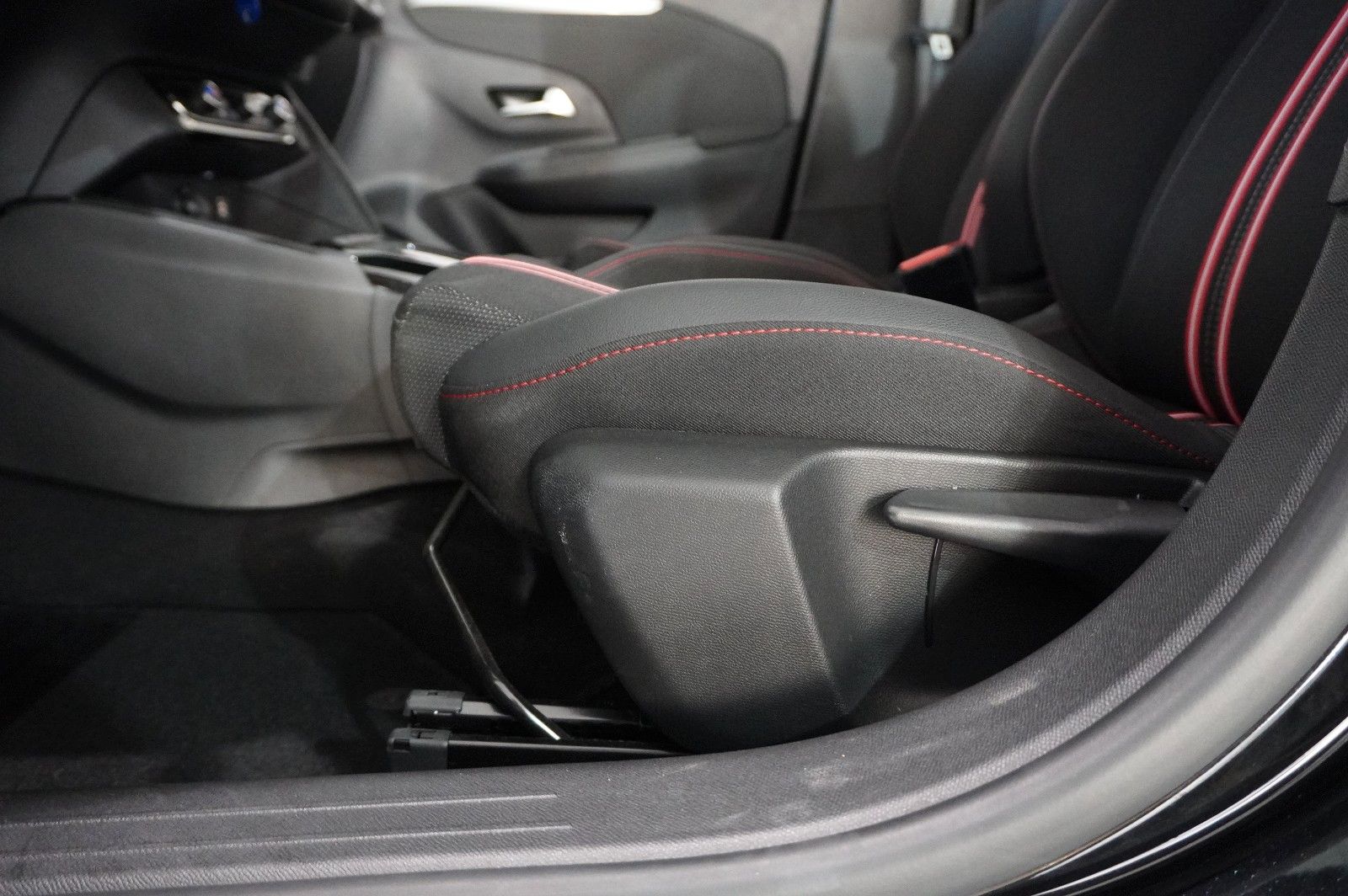Fahrzeugabbildung Opel Corsa F 1.2T GS SPORT NAVI/LED/KAMERA/SPORT/DAB+