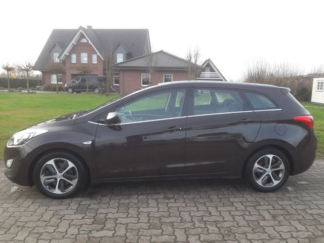 Hyundai i30 cw blue  Automatik +Winterpaket+Tempo+++