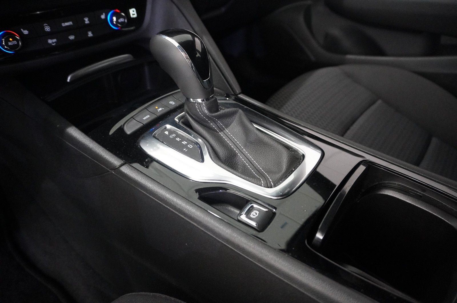Fahrzeugabbildung Opel Insignia B ST 2.0T ELEGANCE NAVI/LED/VIRT./DAB+