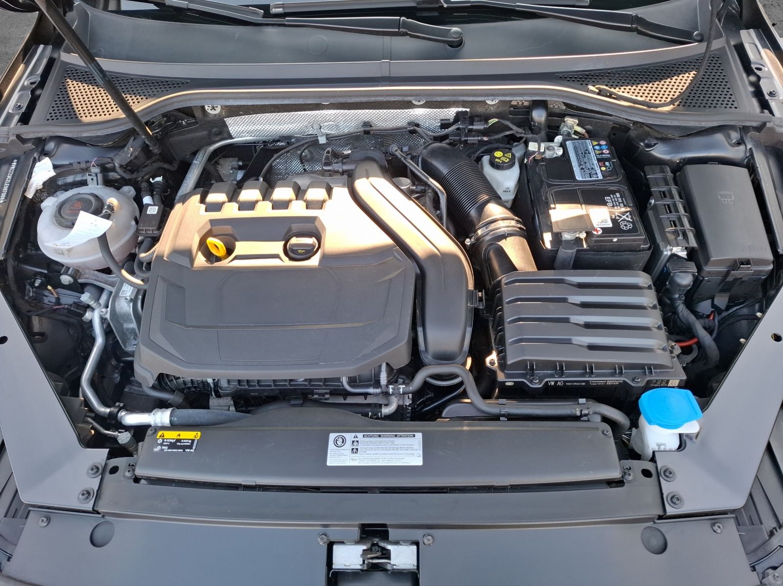 Fahrzeugabbildung Volkswagen Passat Variant TSI DSG AHK LED Navi ACC PDC SH L