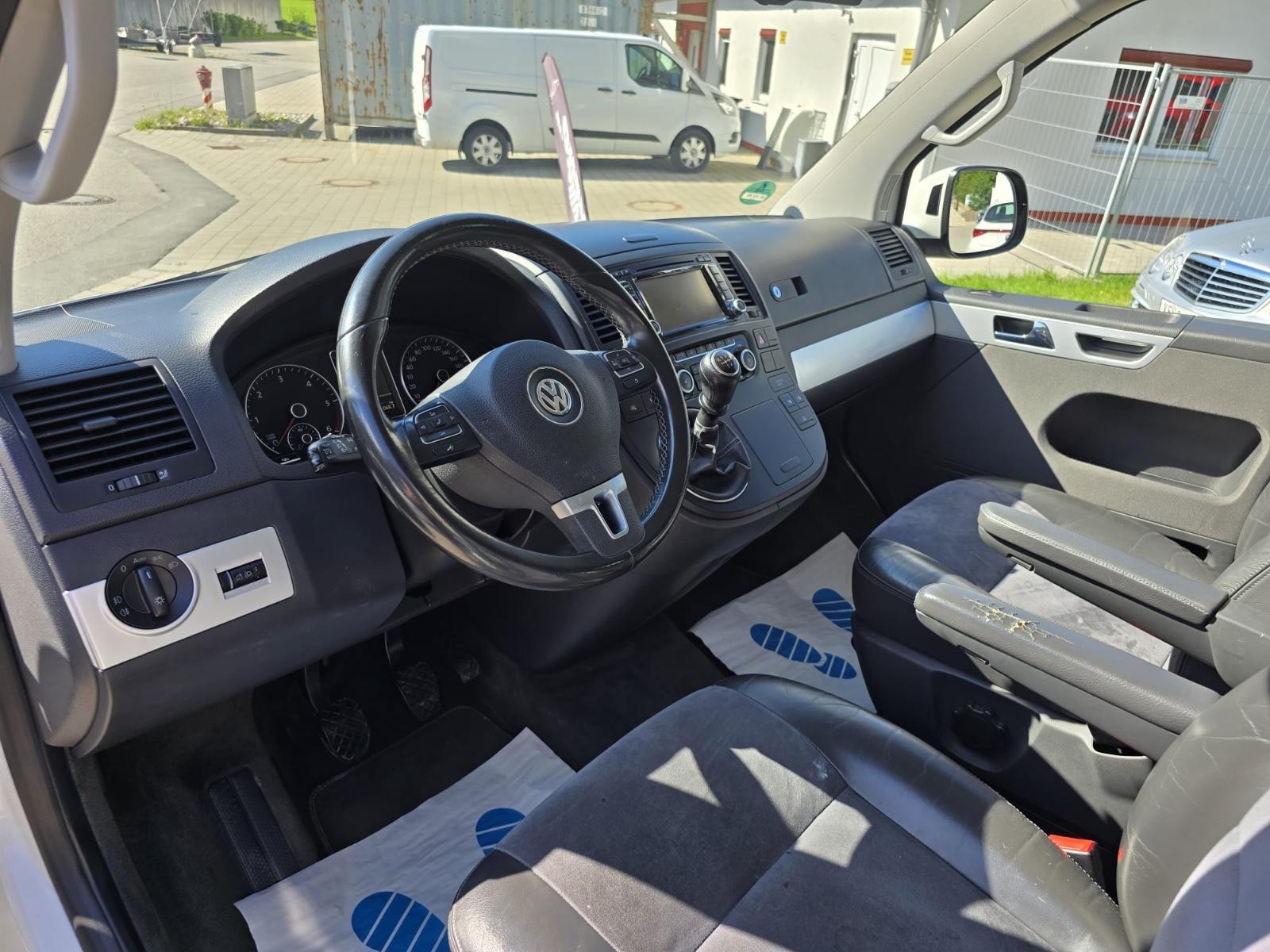 Volkswagen T5 Transporter Bus Multivan Edition 25