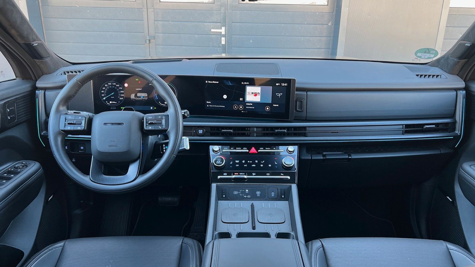 Fahrzeugabbildung Hyundai SANTA FE 1.6T-GDI HEV Blackline *Standhzg*AHK*