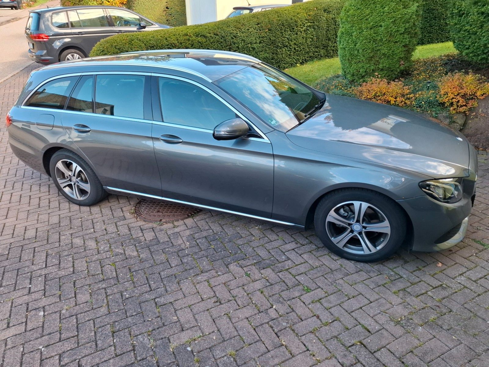 MERCEDES-BENZ E 220d T Autom. -