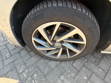 Volkswagen Golf - 8