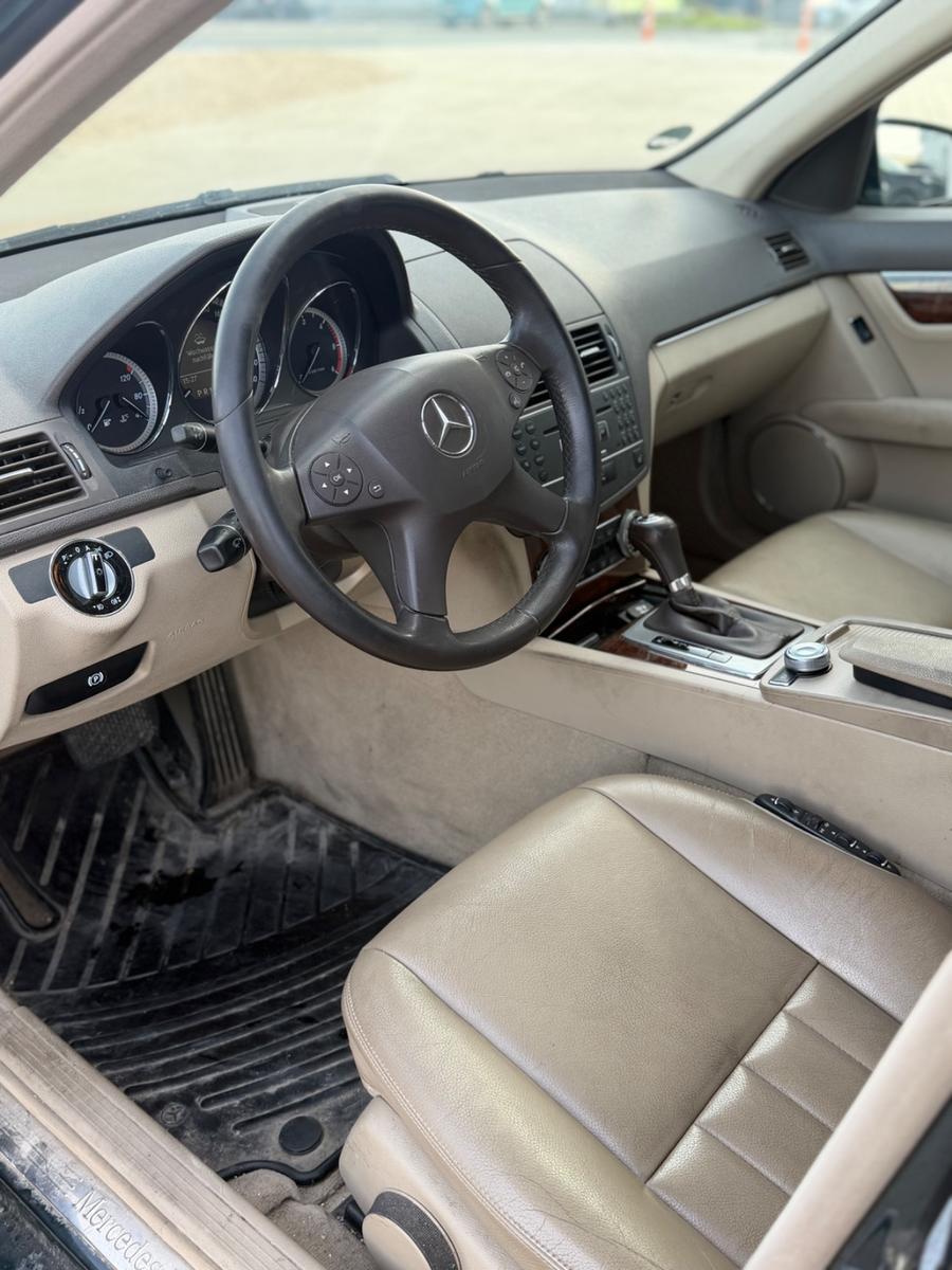 Mercedes-Benz C350 2009 — photo 9