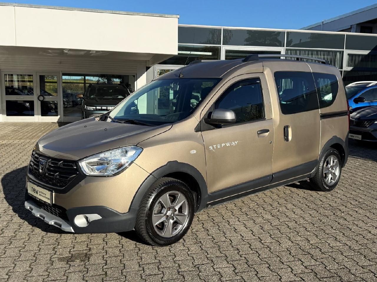 Fahrzeugabbildung Dacia Dokker Stepway TCe 115 N1